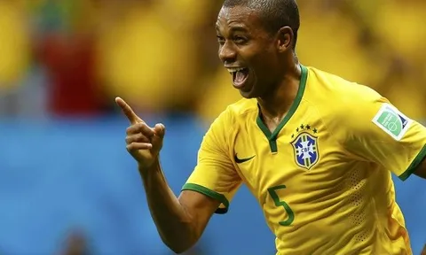 Định mệnh sắp đặt, thành bại của Brazil nằm trong tay Fernandinho