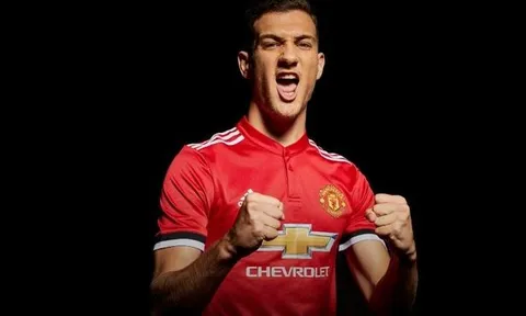 Mourinho: "Dalot là hậu vệ cánh hay nhất Châu Âu"