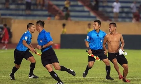 Để khán giả tấn công trọng tài, Nam Định bị treo sân