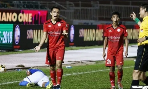 Vì sao Sầm Ngọc Đức vào bóng “rùng rợn” với Thế Hưng?
