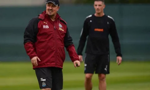 Dọa rời Newcastle, nhưng Benitez vẫn đầy tâm huyết trên sân tập