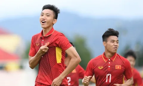 Tấm thẻ vàng của Đoàn Văn Hậu và hồi ức Lê Văn Trương