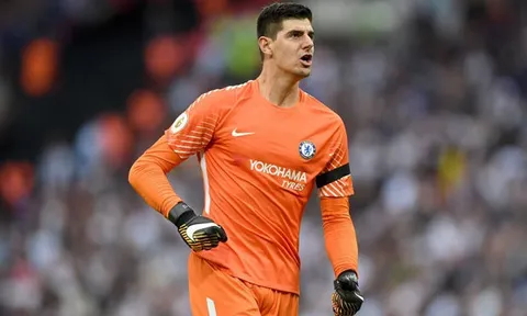 Đoạt cúp FA, fan Chelsea 'van xin' Courtois ở lại