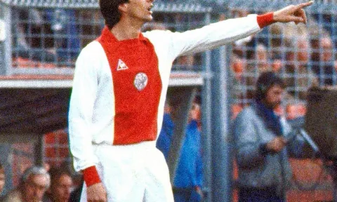 Đội hình 'cây nhà lá vườn' hay nhất lịch sử Ajax: Tượng đài Thánh Johan