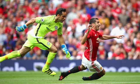 Đội hình tệ nhất NHA 2016/17: Thất vọng Man Utd, Man City!