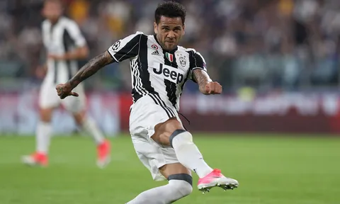 Đối thoại Dani Alves: "Tôi đã nói mà, Barca sẽ rất nhớ tôi"