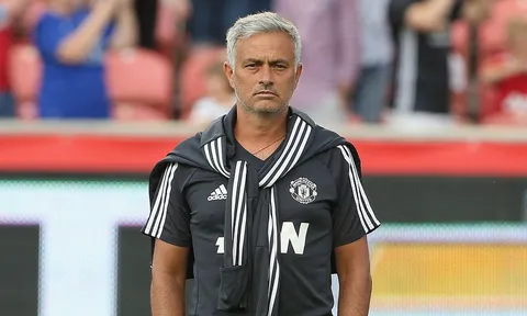 Đối thoại Mourinho: 'Tôi sẽ mua ít hơn dự kiến, vì thị trường quá khốc liệt'