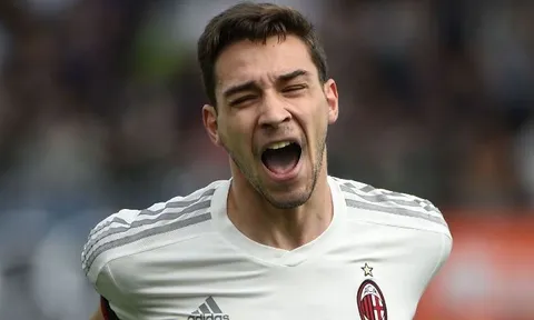 Đòi tới Juventus, De Sciglio liền bị fan Milan dằn mặt
