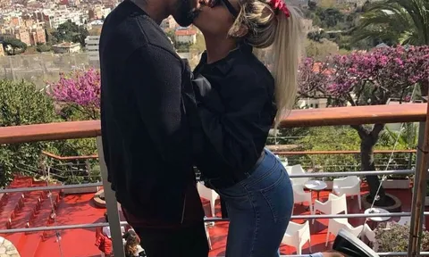Đồng đội cưa đổ em gái Neymar