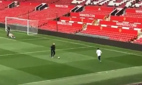 Đồng đội về hết, Mata vẫn âm thầm ở lại Old Trafford tập luyện