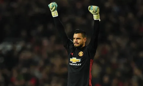 "Đóng thế" De Gea, Sergio Romero có thống kê khủng
