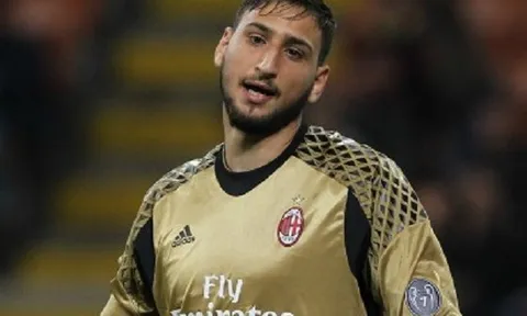 Donnarumma xin lỗi cổ động viên sau khi gia hạn với Milan