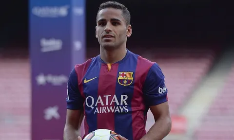 Douglas từng chơi rất hay trước khi lụi tàn tại Barca