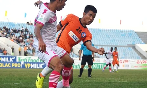 Minh Phương khiến Tài Em bất ngờ khi để Đức Chinh đá chính
