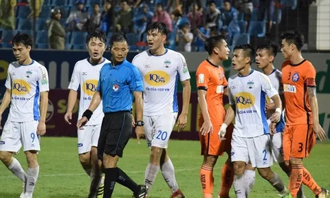 HLV Minh Phương “sốc” vì HAGL đá xấu, tiểu xảo