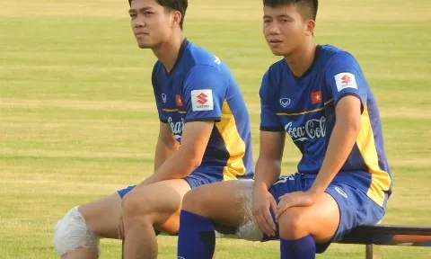 Bó kín gối Công Phượng chưa thể vào sân cùng U23 Việt Nam