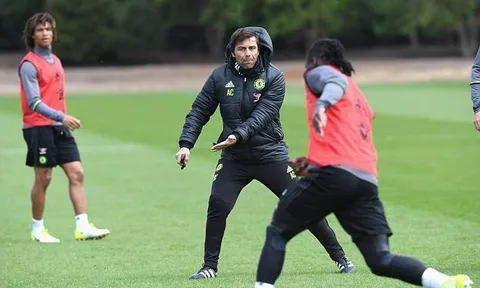 Dùng đội hình 2 đấu Arsenal, Mourinho được Conte "tiếp sức"