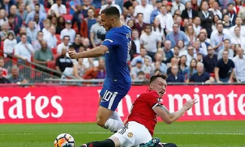 Dùng tuyệt chiêu "lưỡi liềm gạt" lỗi, Phil Jones khiến Man Utd bại trận cay đắng