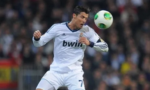 Đừng xem thường khả năng đánh đầu của CR7