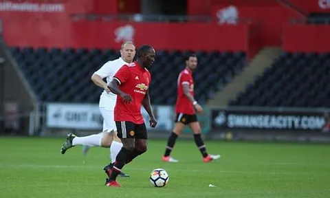 Dwight Yorke lại nổ súng khi khoác áo Quỷ đỏ