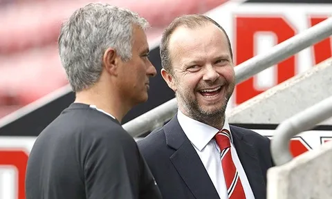 Ed Woodward ra tay, M.U quyết càn quét phiên chợ Hè