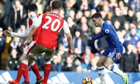 Eden Hazard bất lực trước hàng thủ Arsenal