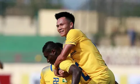 Em họ Văn Quyến lập công, SLNA giành thắng lợi AFC Cup