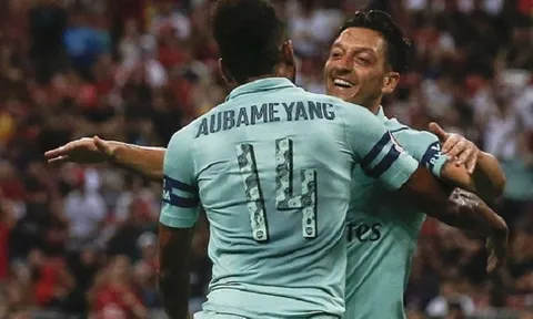 Emery muốn đá hai tiền đạo, nhưng quyết định thuộc về Aubameyang