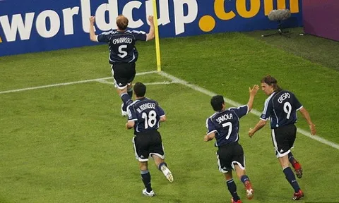 ĐẾM NGƯỢC 26 ngày World Cup: Cambiasso và tuyệt phẩm trên đất Đức