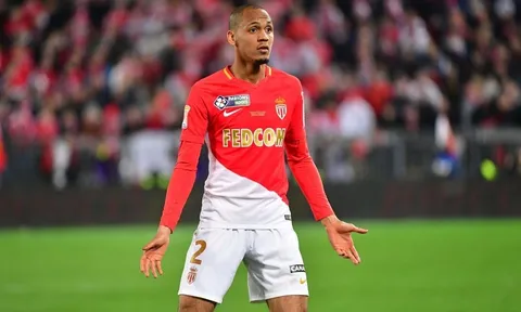 Fabinho mở đường đến Old Trafford