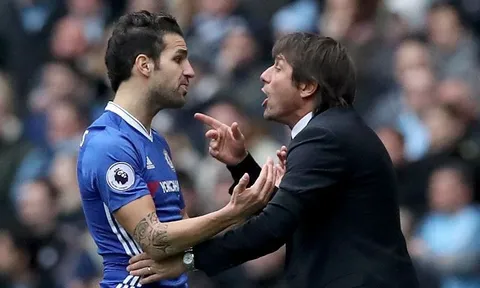 Fabregas bị Conte 'nắn gân' vì xúi bậy Hazard