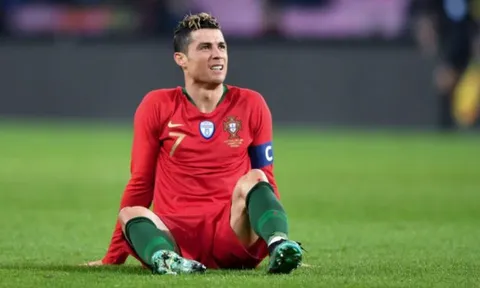 Fabregas 'dằn mặt' Ronaldo với tuyên bố sốc về Hazard
