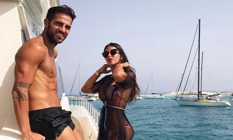 Fabregas lại lộ ảnh "nhạy cảm" cùng bồ già bốc lửa