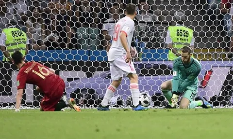 Fabregas tiết lộ SỐC về sai lầm của De Gea trước Ronaldo