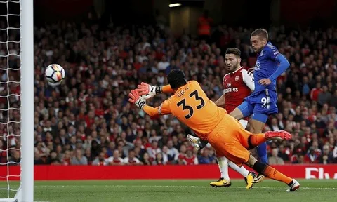 Fan Arsenal đòi tống cổ Cech sau màn xuất quân tệ hại