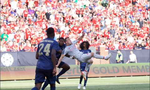 Fan Liverpool "bùng nổ" với bàn thắng của Xherdan Shaqiri