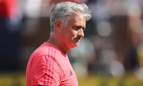Fan Man Utd phẫn nộ với bình luận của Mourinho