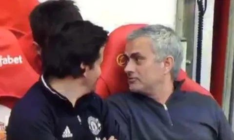 Fan MU bất ngờ vì Mourinho không biết Diego Forlan là ai