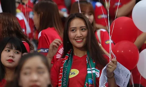 Đại chiến fan nữ Hà Nội vs HAGL tiếp lửa sao U23 Việt Nam