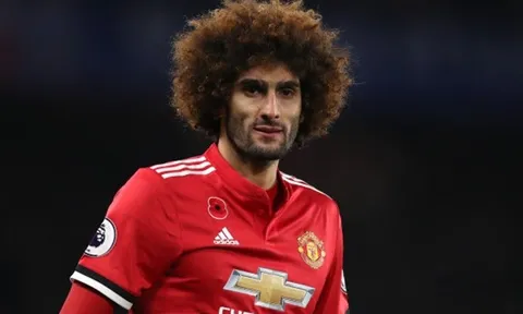 Người hâm mộ ‘cạn lời’ khi M.U gia hạn với Fellaini