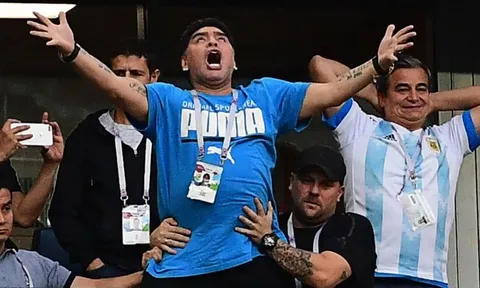 FIFA yêu cầu Diego Maradona tôn trọng người hâm mộ
