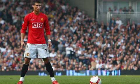 "Ronaldo muốn gia nhập Man Utd với Mourinho"
