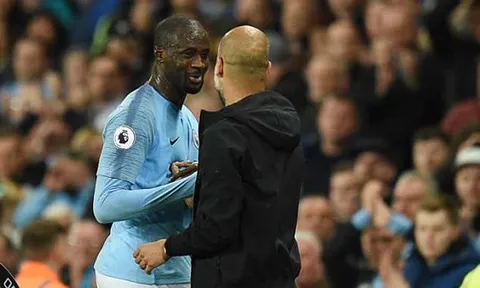 Gác lại mâu thuẫn, Pep trao cho Yaya Toure cái bắt tay thắm thiết ngày tri ân