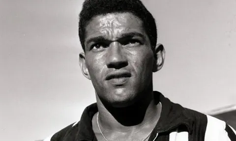 Hài cốt huyền thoại bóng đá Brazil Garrincha bị... mất tích