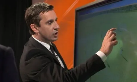 Gary Neville nhập cuộc khẩu chiến giữa Salah và De Bruyne