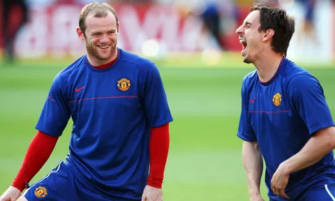 Gary Neville nói gì khi "Quỷ đầu đàn" Rooney ra đi?