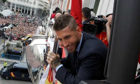 Gạt mọi chỉ trích, Sergio Ramos được chào đón như người hùng ở Madrid