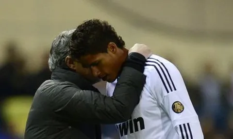 Mourinho: 'Varane đã đặt 1 chân đến Man Utd nhưng...'