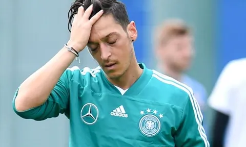 Ozil đối diện tin SỐC trước trận mở màn của Đức