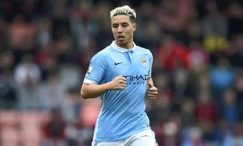 Nasri bị toàn đội Man City "tẩy chay" vì quá kiêu ngạo